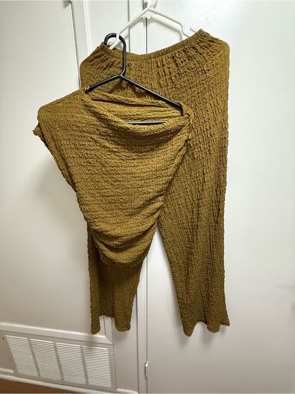 Zara Crinkle Wide-Leg Pants in Mustard Olive